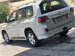 تۆیۆتا لاند کروزەر